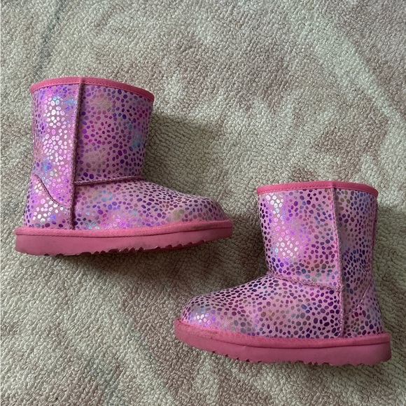 UGG Boots - Picture 1 of 8